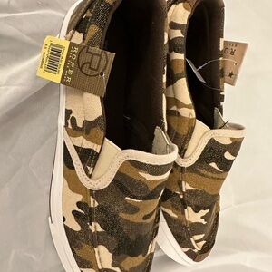 Roper  Women’s Camo Slip-On Shoes - Tan/Green 8. 5